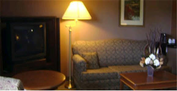 Talbot Trail Inn & Suites Leamington Eksteriør billede